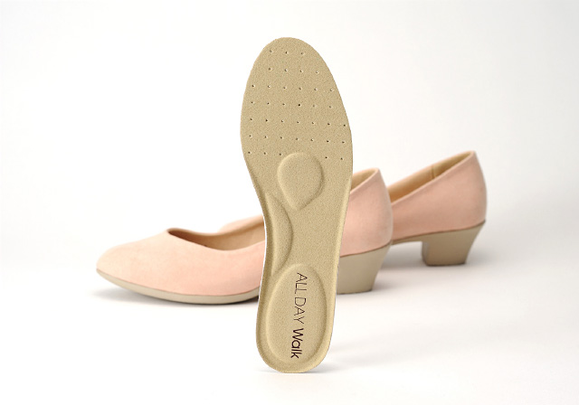 km歩けるスニーカーのようなパンプス All Day Walk オールデイウォーク にリピーターからのご要望に応え 別売インソール 新登場 18年のニュース アキレス Achilles