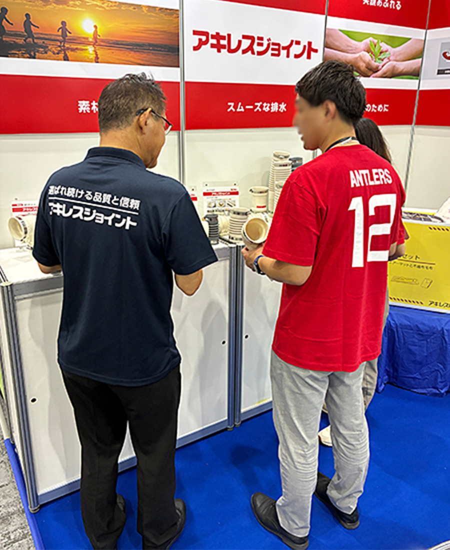 展示ブースの様子（大阪）