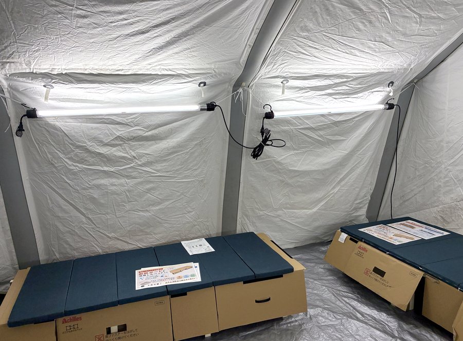 どこでもおうちベッド＋6つ折りマットレス　LED照明設置も可能でテント内を明るく