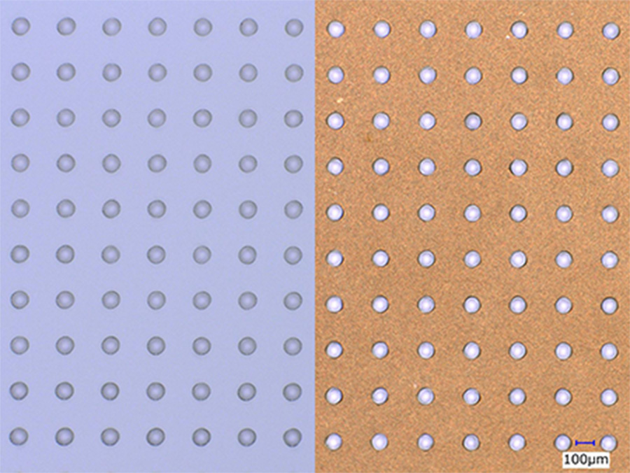 写真：めっき処理前（左）→処理後（右）の貫通孔付きガラス基板外観