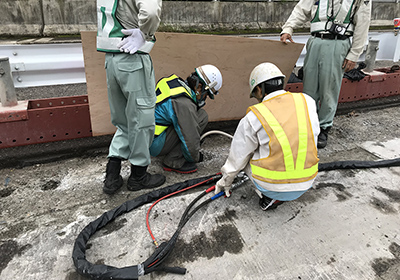 中空床版橋ボイド管への注入