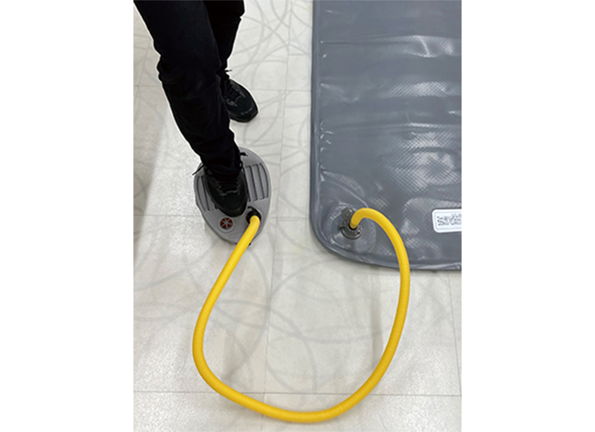 充気はフットポンプで約一分（フットポンプは同時購入で8,448円（税込））
